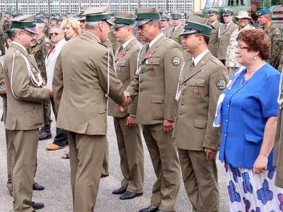 Pułkownik Roman Kłosiński wręczył żołnierzom i pracownikom wojska medale „Siły Zbrojne w Służbie Ojczyzny”