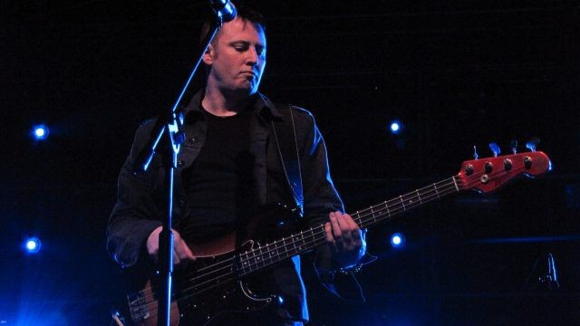 W Wilkach na basie gra Leszek Biolik, który przez wiele lat współpracował z Grzegorzem Ciechowskim