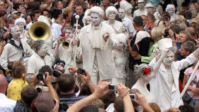 Śluby Glinoludów przywiódł do ołtarza Glinolud, Mistrz Ceremonii, Grzegorz Roman