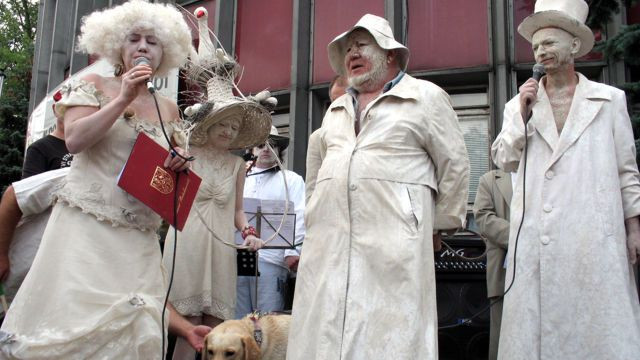 Andrzej Trzaska, ceramik i rzeźbiarz, zdobył nagrodę jako najstarzy Glinolud. Jak sam mówi, ma lat 70 plus VAT. Otrzymał też nagrodę dla najbardziej zakręconego Glinoluda.