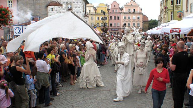 Papa Glinolud prowadził tradycyjnie paradę