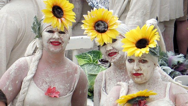 Ekipa z Opałkowej Chaty miała nie tylko jedne z oryginalniejszych strojów, ale też była najbardziej rozśpiewana. To dziewczyny zaśpiewały młodym parom najpiękniejsze sto lat.