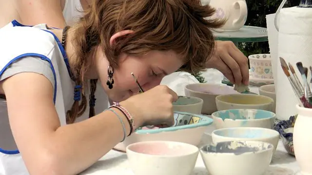 Miasteczko ceramiczne dla dzieci. Cearmicy podziwiali zakochane w glinie bolesławieckie maluchy.