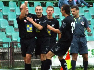 Tak cieszyli się piłkarze BKS po zdobyciu trzeciego gola