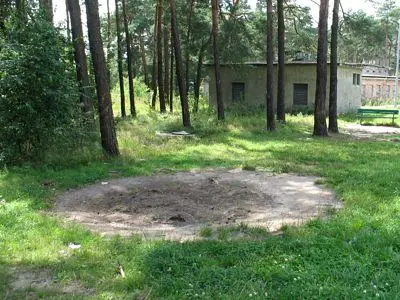 Po karuzeli dla dzieci został tylko piach