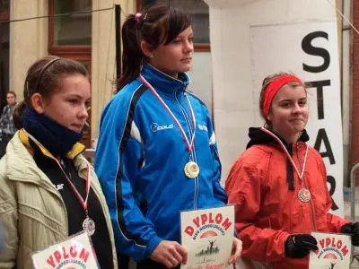 Pierwsza z prawej: Angelika Haniszewska