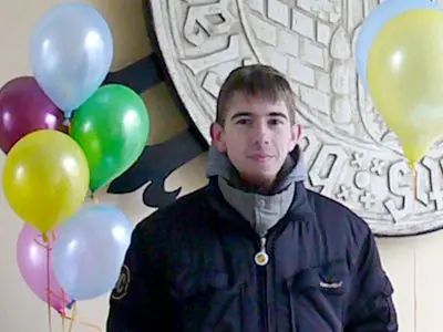 Mateusz Makówka sprzedawał baloniki w akcji charytatywnej