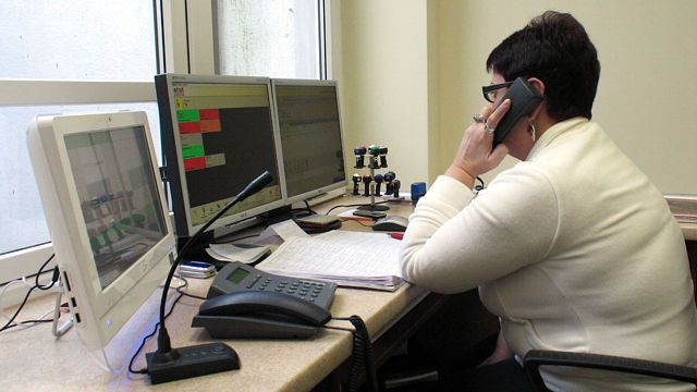 Telefon alarmowy 999 jest teraz odbierany w Szpitalnym Oddziale Ratunkowym. Do niedawna pielęgniarki odbierały zgłoszenia w siedzibie straży pożarnej i stamtąd wysyłały karetki. Teraz wszystko jest w jednym miejscu.