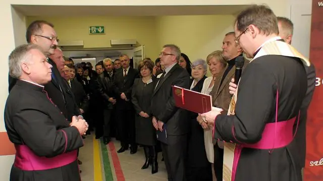 Oddział poświęcili ks. dziekan Andrzej Jarosiewicz i ks. dr Stanisław Kusik.