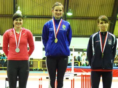 Katarzyna Romaszko (pierwsza z lewej) wywalczyła srebro w skoku w dal