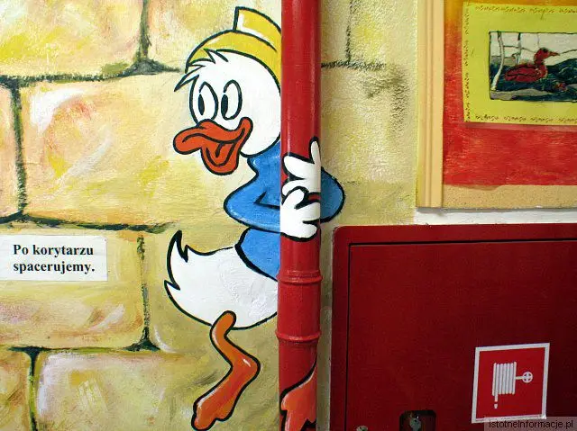 Kolorowa szkoła podstawowa