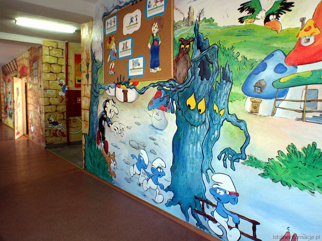 Kolorowa szkoła podstawowa