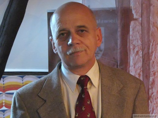 Zarząd Powiatu uhonorował 10 uczniów szkół ponadgimnazjalnych i 4 absolwentów