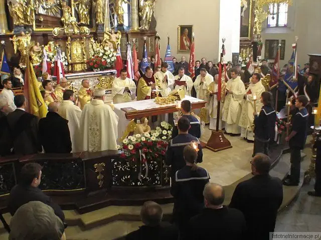 Uczestnicy bolesławieckiej mszy żałobnej