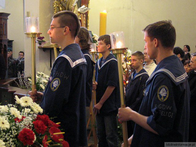 Uczestnicy bolesławieckiej mszy żałobnej
