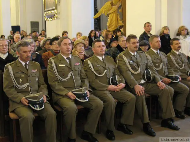 Uczestnicy bolesławieckiej mszy żałobnej