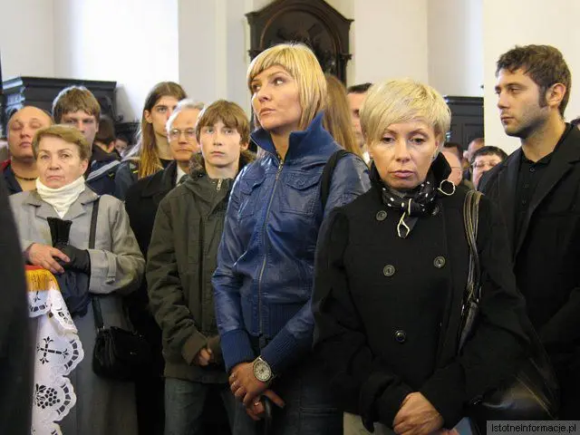 Uczestnicy bolesławieckiej mszy żałobnej