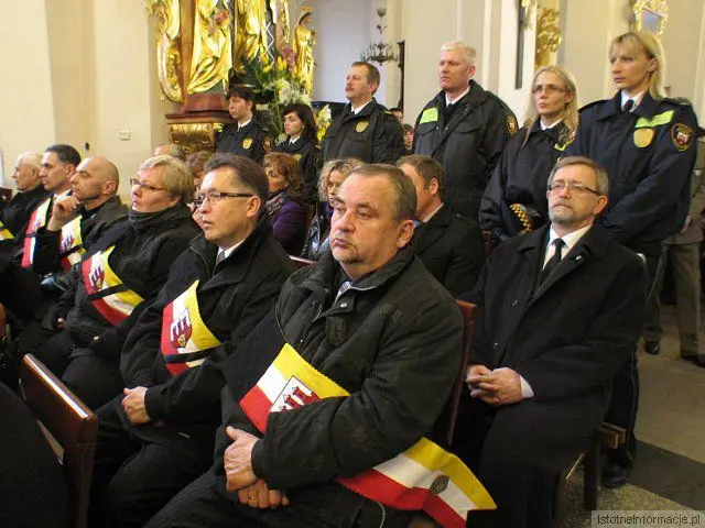Uczestnicy bolesławieckiej mszy żałobnej