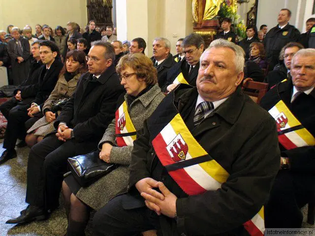 Uczestnicy bolesławieckiej mszy żałobnej