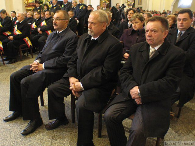 Uczestnicy bolesławieckiej mszy żałobnej