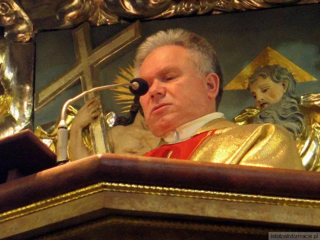 Uczestnicy bolesławieckiej mszy żałobnej