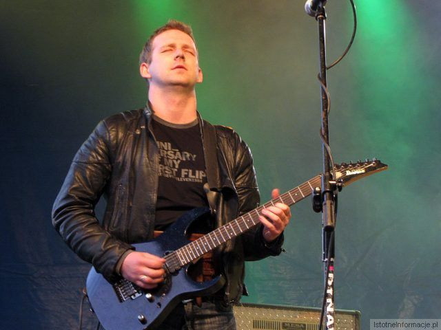 Gitarzysta zespołu De Press