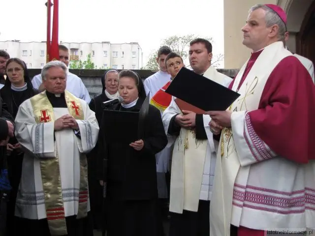 Biskup Marek Mendyk poświęcił kapliczkę dedykowaną włoskiej świętej