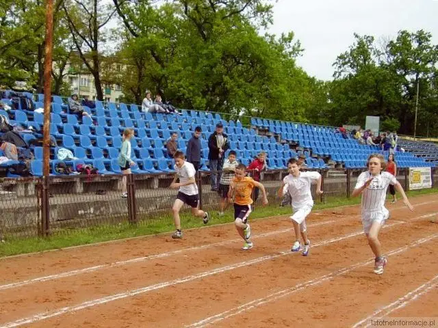 Легкоатлети