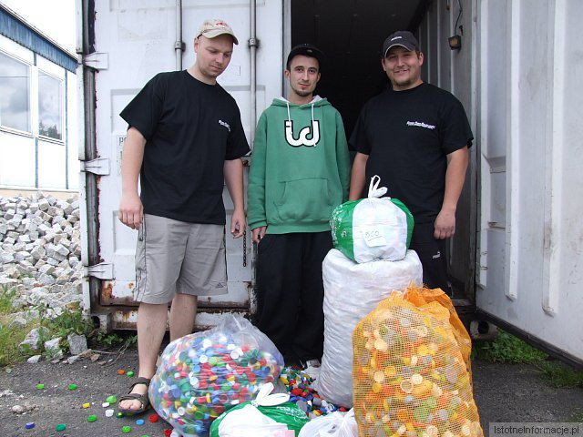 Zebrali nakrętki dla chorej Nikoli