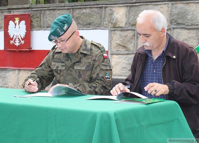 Podpisanie umowy o współpracy między 23 ŚBA a PCK