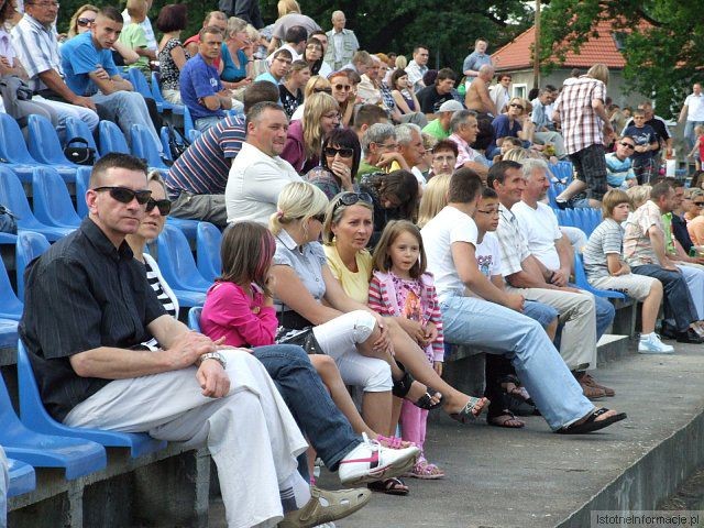 Przemiana wygrała z artystami po rzutach karnych