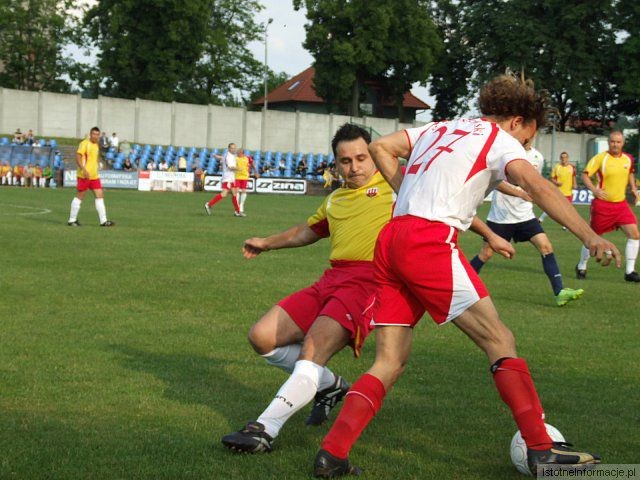 Przemiana wygrała z artystami po rzutach karnych