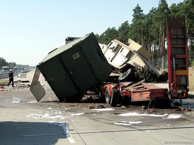 Zderzenie dwóch Tirów na A-18