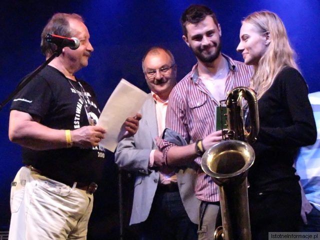 Jurorzy i Anna Pawlus z Juicy Band i Ernest Staniaszek z Amnezji