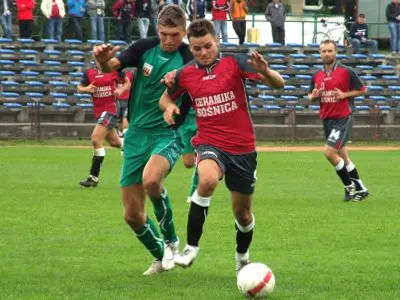 Jacek Bocnia (pierwszy z lewej) zdobył dla BKS honorowego gola