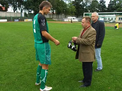 Tym razem wicestarosta Stanisław Chwojnicki nagrodził nowymi butami Jacka Bochnię