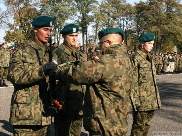 Wręczenie broni elewom