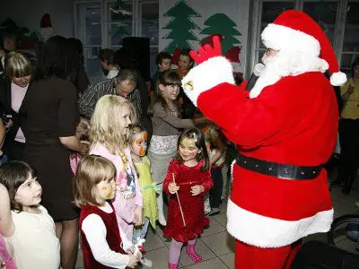 Święty Mikołaj zaprasza wszystkie dzieci do Sali Zabaw Oli