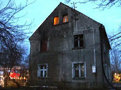 Ogień pojawił się na poddaszu budynku