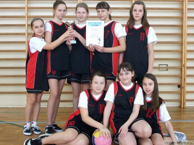 Siatkarki z Brzeźnika najlepsze w gminie