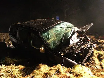 Dwóch mężczyzn jadących Chryslerem trafiło do szpitala
