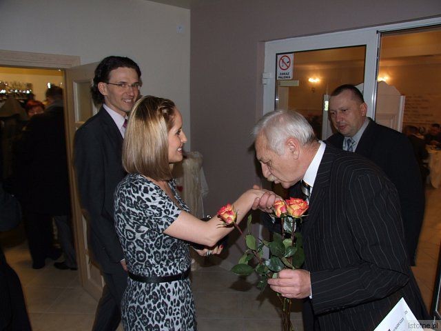 Gości sobotniego balu witali członkowie zarządu BKS Bobrzanie