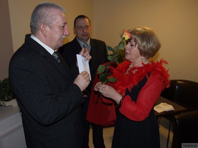 Gości sobotniego balu witali członkowie zarządu BKS Bobrzanie