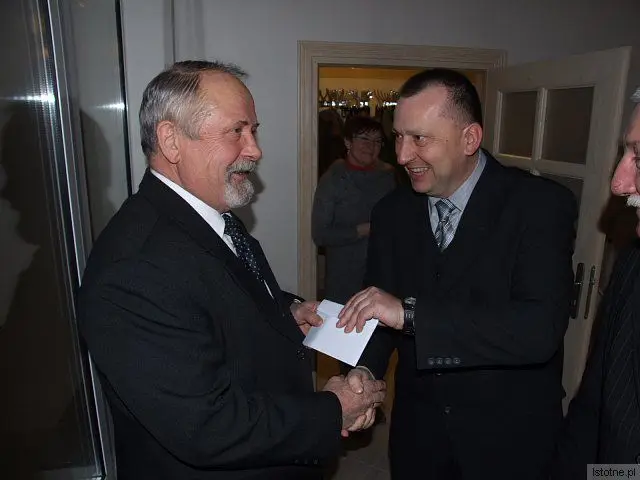 Gości sobotniego balu witali członkowie zarządu BKS Bobrzanie