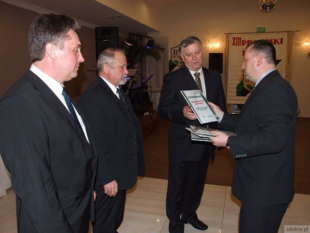 W czasie balu dziękowano osobom, które pomagają klubowi