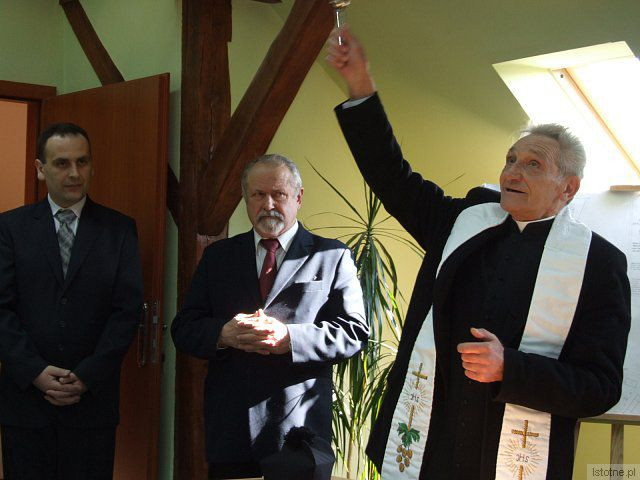 Nową pracownię poświęcił ksiądz Józef Gołębiowski