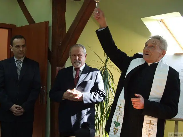 Nową pracownię poświęcił ksiądz Józef Gołębiowski