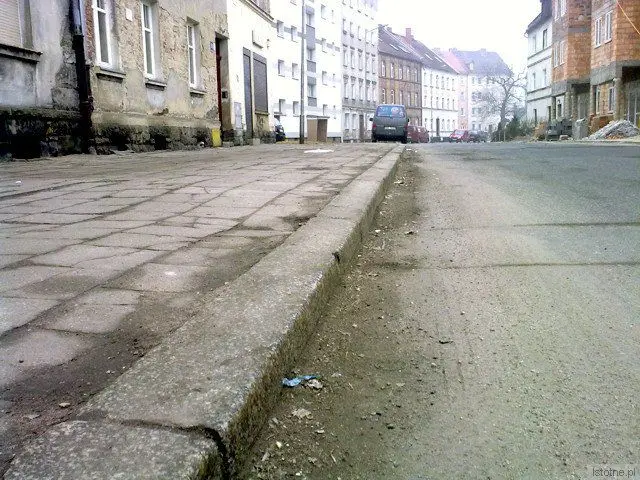 Piasek na ulicy Gdańskiej leży od zeszłego roku