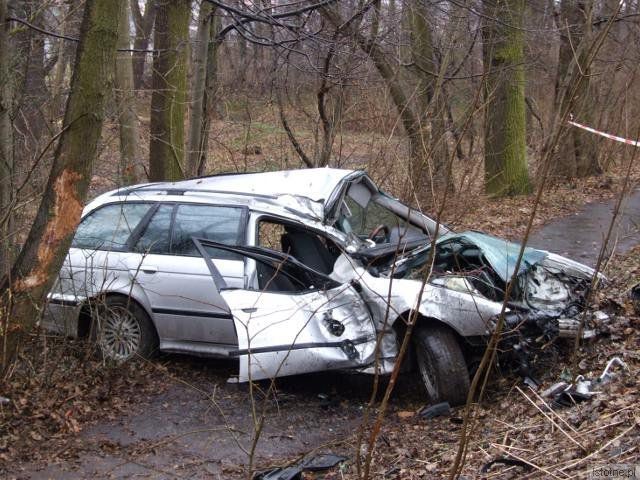 Samochodem podróżowało dwóch mężczyzn