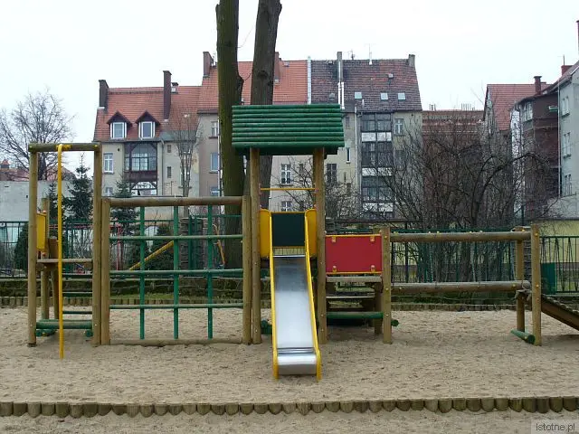 Plac zabaw Miejskiego Przedszkola nr 2 na ulicy Mikołaja Brody
